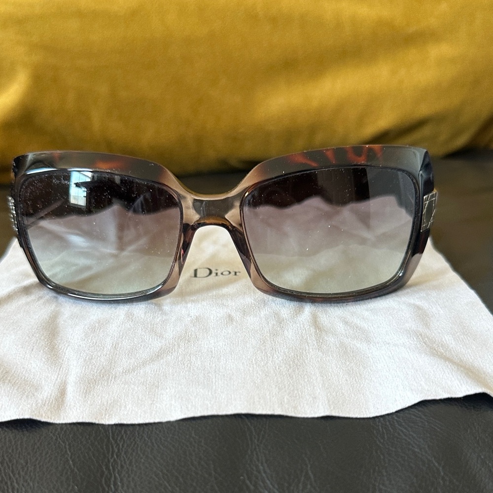 Dior Women's Tortoiseshell Sunglasses with Brown Gradient Lenses - Picture 2 of 11